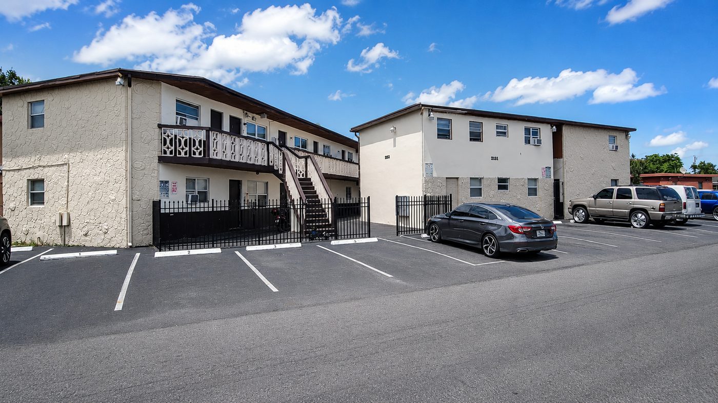 Apartment building at 2151 NW 7th Street, Fort Lauderdale with parking