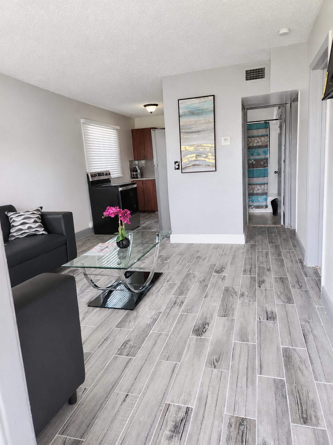 Freshly renovated apartment for rent in South Florida — no credit check